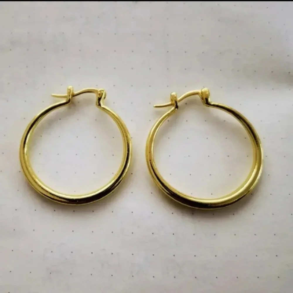 Women Fashin 18K Gold Plated Hoop Earrings..hypoallergenic. NWT - Picture 2 of 3